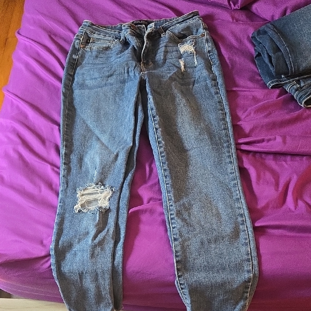 Judy Blue Ripped Straight Leg Jeans